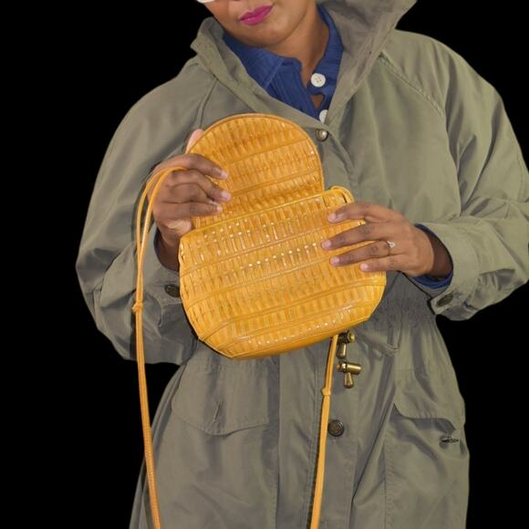 Vintage Sharif Woven Bag Yellow Leather Shoulder Crossbody Long Rounded Purse - Picture 12 of 14